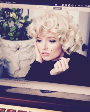 Stef Dawson Instagram - “I restore myself when I am alone”-#marilynmonroe #fbf An outtake from that time I channeled Marilyn Monroe at her apartment in Los Angeles. Photoshoot by one of my favorite directors, dearest collaborator and darling friend, @mornaciraki ✨✨✨