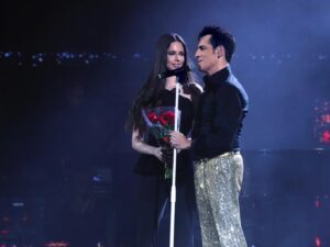 Ștefan Bănică Jr. Instagram - A fost minunată și a treia seară a CONCERTULUI ANIVERSAR DE CRĂCIUN 20 DE ANI! Un public excepțional, mulțumim!🙏😘 Ne vedem diseară pentru al 4-lea concert la București, Sala Palatului! Iar pe 16 decembrie concertul de Craciun ajunge la Cluj, Sala Polivalentă BTarena.🌲🎊🎁🎅
.
📸 Vali Greceanu / Daniel Robert Dinu