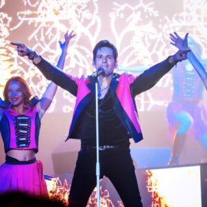 Ștefan Bănică Jr. Instagram - Pe 31 decembrie, de la ora 23, o facem lată de Revelion, în concert, la #Slatina, în Parcul Tineretului. Ne vedem acolo!🎊🤩