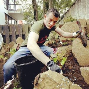 Stefán Karl Stefánsson Instagram - #Gardening #garden #gardener #home #homelife #spring #flowers #flower #outdoors #Robbie #robbierotten #Stefankarl