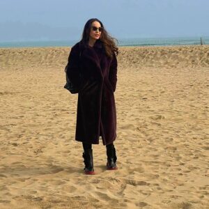Stefania Micheli Instagram - Mi piace il mare d’inverno.Lui ci mette le onde,io ci metto i pensieri #mindfullness #wintersea #lovehimsomuch 🧚🏼‍♀️