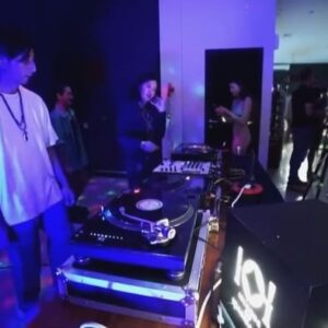 Stefanie Hariadi Instagram - STAUMA “Echoes Kemang Takeover” 
@ Bull & Vine Dec 20th 2023

Thank you @echoesbyfuture10 for the invite to play alongside the talented @skele.tale and @yodisko 🙌🏻

Fun Night! 🪩

Full video is available to watch on @echoesbyfuture10 Youtube channel or check link in our bio :)

#vinylset #djset #liverecording #stauma