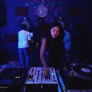 Stefanie Hariadi Instagram - STAUMA “Echoes Kemang Takeover” 
@ Bull & Vine Dec 20th 2023

Thank you @echoesbyfuture10 for the invite to play alongside the talented @skele.tale and @yodisko 🙌🏻

Fun Night! 🪩

Full video is available to watch on @echoesbyfuture10 Youtube channel or check link in our bio :)

#vinylset #djset #liverecording #stauma
