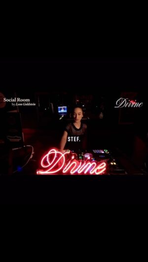 Stefanie Hariadi Instagram - Our resident, producer and DJ , STEF. plays a one hour of 90s house, deep house, breaks and electronica. 

is now up on our channel ▶️
Check the link in bio to watch and don’t forget to subscribe if you haven’t already:) and get weekly updates ! 

@ssstefie 

#STEF. #divinejkt
