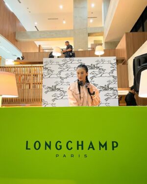 Stefanie Hariadi Instagram - Had the opportunity to play in this wonderful building @perpusjkt 
Thank you @longchamp for inviting me to play and dressing me up from top to toe! 🤍⭐️

#LONGCHAMPUNIVERSITY #LONGCHAMPSS24 #longchampss24campaign
