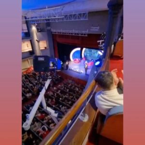 Stefano Fresi Instagram - Queste due settimane al teatro Ambra Jovinelli me le porterò nel cuore. 
Condividere il palco con Emanuela, Toni e Cristiana è già di per sè gioia infinita. Ma l’accoglienza di questo teatro stracolmo di umanità e la risposta commovente del pubblico che lo ha riempito ogni sera fino a farlo scoppiare hanno reso questa esperienza irripetibile. 
Lasciamo quei camerini con quella malinconia con cui si saluta un bel posto dove si è fatta una vacanza indimenticabile in cui si è stati benissimo. 
Ma la malinconia è poca cosa in confronto alla gigantesca gioia di averlo fatto e alla consapevolezza che non finisce qui. 

A presto 

Stefano Fresi
Favete Linguis 

#favetelinguis #quartettocetra 
@emanuela_fresi_real @fornari.toni @cristianapolegri @andreamaiagolden @augustofornari1 
@camillafranceschi
@ambrajovinelli