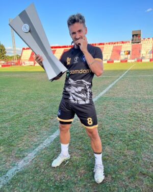 Stéfano de Gregorio Instagram - CAMPEONES 🐺⭐️❤️ @loslobosfc1 
Más allá de quien gana o quien pierde; la @ligadestreamers fue un proyecto hermoso creado por @markitonavajaa y lo disfrutamos TODOS. (Gracias kito sos cra amigo), se jugó limpio y buen fútbol 💪. Gracias a este equipo que son unos toros y por sobre todo buenas personas, feliz de formar parte de la loboneta. A sumar una ⭐️🙏🔥