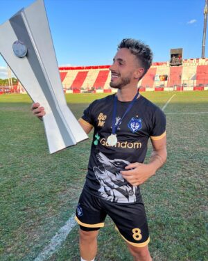 Stéfano de Gregorio Instagram - CAMPEONES 🐺⭐️❤️ @loslobosfc1 
Más allá de quien gana o quien pierde; la @ligadestreamers fue un proyecto hermoso creado por @markitonavajaa y lo disfrutamos TODOS. (Gracias kito sos cra amigo), se jugó limpio y buen fútbol 💪. Gracias a este equipo que son unos toros y por sobre todo buenas personas, feliz de formar parte de la loboneta. A sumar una ⭐️🙏🔥