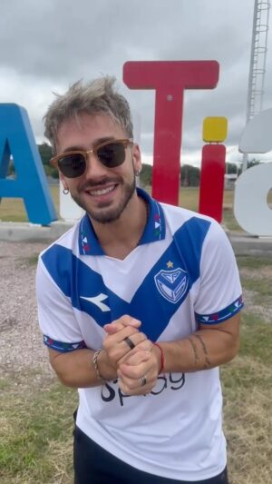 Stéfano de Gregorio Instagram - Que lindo vivir estas experiencias juntos viejo @javi.fortinero gracias por hacerme enfermo de estos colores 💙🤍💙 
Volvimos a creer, volvimos a sonreír, nos volvimos a ilusionar con otra final.. y aunque el resultado no fue el esperado, me voy orgulloso de este plantel y de nuestra gente. Se puede ganar o perder, pero la SANGRE que pusieron estos chicos no tiene nombre 🙏👏 
Nuevamente gracias a @bplay_ar por la experiencia hermosa que vivimos ✅
AGUANTE @velez 💪💙
