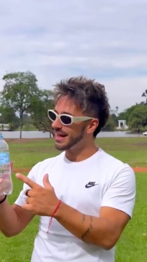 Stéfano de Gregorio Instagram - #vivíafondo #benedictino @benedictinoargentina 💧🤟