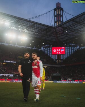 Steffen Baumgart Instagram - Danke für einfach alles, Coach! 🥺❤️
___
#effzeh #baumgart