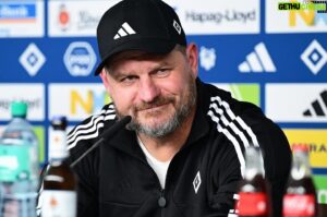 Steffen Baumgart Instagram - moin @hsv 

📸 @witters_sportfotografie