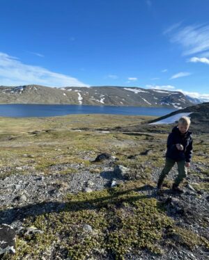 Steinar Sagen Instagram - Jotunheimen er helt ålreit om sommern, altså. 

@naturkompaniet.no 
@reviroslo 
@gjendesheim 
#jotunheimen