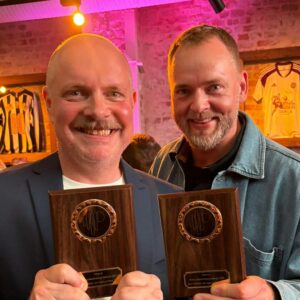 Steinar Sagen Instagram - Hederspris bare. (Tore, Bjarte og jeg vant Norsk Podkastforenings Hederspris. Ble stolt, kjempeglad og bittelittegranne ydmyk.) @papayapapayapapaya @radioresepsjonenp13 #radioresepsjonen #papaya
