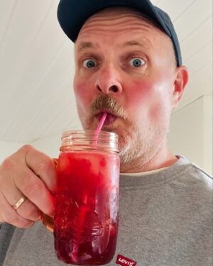 Steinar Sagen Instagram - Fra busk til alkoholholdig EM-finaledrink. Brukte gin som alko. #rips