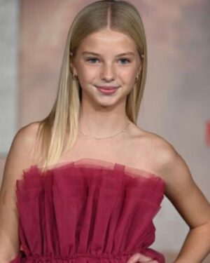 Stella Grace Fitzgerald Instagram - Oldies but goodies and too cute of Stella to not post on the grid 🙂

#rebelmoon #rebelmoonachildoffire #thescargiver #zacksnyder #netflix #princessissa #redcarpet #moviepremiere #chinesetheatre #younghollywood #actor #drama #scifi #scififantasy #spaceopera #gettyimages #losangeles #la #hollywood #hollywooddreams #teenactress #stewcrew #stewarttalent #hollywood