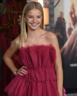 Stella Grace Fitzgerald Instagram - Oldies but goodies and too cute of Stella to not post on the grid 🙂

#rebelmoon #rebelmoonachildoffire #thescargiver #zacksnyder #netflix #princessissa #redcarpet #moviepremiere #chinesetheatre #younghollywood #actor #drama #scifi #scififantasy #spaceopera #gettyimages #losangeles #la #hollywood #hollywooddreams #teenactress #stewcrew #stewarttalent #hollywood