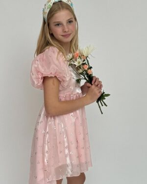 Stella Grace Fitzgerald Instagram - Pretty in pink 💕

@lolaandtheboys 
@stewarttalentchicago 

#lolaandtheboys #stewarttalentchicago #stewartkids #stewcrew #kidsfashion #fashionkids #coolkidsclothes #modeldiaries #tweenmodeloftoday #unicornworld #partydress