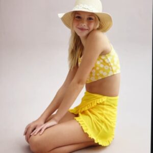 Stella Grace Fitzgerald Instagram - Feels like Summer ☀️

@kohls 
@lifeatkohls 
@jamieberg 
@sarasaltanovitz 
@kashafierce 
@stewarttalentchicago 

#kohls #lifeatkohls #stewarttalent #stewarttalentchicago #stewcrew #tweenmodeloftoday  #actor #kidsfashion #fashionkids #model #childactors #modeldiaries #kidsofinstagram #kidactor #kidactors #kidmodels #outtakes #childactor #tweenactress #grateful #kidsswim #tankini #sunnies