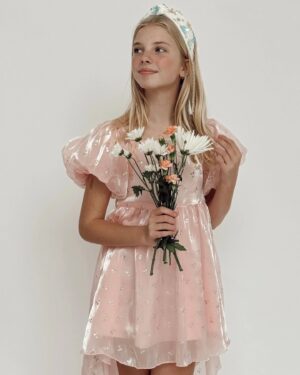 Stella Grace Fitzgerald Instagram - Pretty in pink 💕

@lolaandtheboys 
@stewarttalentchicago 

#lolaandtheboys #stewarttalentchicago #stewartkids #stewcrew #kidsfashion #fashionkids #coolkidsclothes #modeldiaries #tweenmodeloftoday #unicornworld #partydress