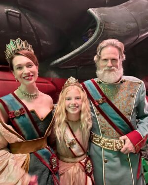 Stella Grace Fitzgerald Instagram - Some more BTS with the Royal Family (Cary Elwes & Rhian Rees) from Rebel Moon including the adorable Princess Issa photo/stunt double Kylee Levien who has become a sweet friend of Stella’s. The girls had so much fun on set and with their studio teachers who happened to match one day too! We will cherish these moments forever 💕

#rebelmoon #rebelmoonachildoffire #rebelmoonthescargiver #netflix #scifi #caryelwes #rhianrees #zacksnyder #grateful #corememories #actor #younghollywood #teenactress #princessissa #hollywood #netflixfilm #stewarttalent #authentictalentandliterarymanagement #royalfamily #explorepage