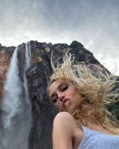 Actress Stella Maxwell HD Photos and Wallpapers June 2024