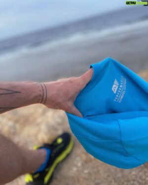Štěpán Benoni Instagram - Jak se neválet během “ válecího pobytu”… před odletem jsem si pořídil úplně nový běhací kompletek od @alpineprocz  a hurá: jako motivace to zafungovalo stopro a je se vesele hýbal téměř každý den. Proste maximální spokojenost. ( nejvíc mě překvapily botky a co si budem-ty jsou při běhu to nejdůležitější)…. Teď jen aby mi ten elán vydržel i na Šumavu a do Praglu…. Uvidíme…;) @alpineprocz  #we’llsee #runrun #behej #pohybjeradost #bolito #nevadi #vacation #čuprdress #cz