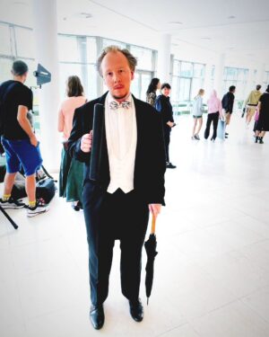 Štěpán Kozub Instagram - Točíme - Já dirigent. Já hraju dirigenta. Já - Film.

#shooting #film #dirigent #actor #playing #role #men #Orchestra #acting #action #actors #art