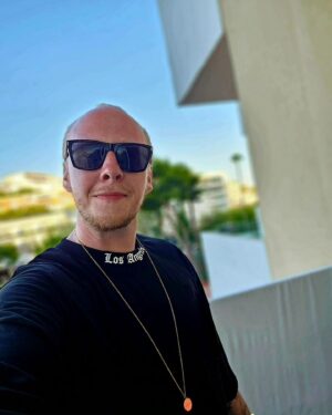Štěpán Kozub Instagram - Posílám pozdrav ze Španělska! 
Přeji všem příjemné dny!

Váš,

Štěpán 😎

#holiday #actor #freetime #spanish