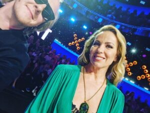 Štěpán Kozub Instagram - Tak už vím jaké to je!🤔
@csmt_tvjoj 
@dianamorova_official

#shooting #talent #porotce #work #shooting #bratislava #work #tv