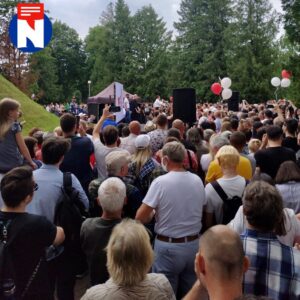 Stepan Putilo Instagram - Не самые удобные площадки, непогода, отсутствие Светланы Тихановской в некоторых городах - это все не помешало собраться тысячам человек на митингах по всей Беларуси сегодня!
⠀
Вы невероятные!
Жыве беларусь!❤️✊🏻✌🏻

Кто ходил сегодня на митинг?
⠀

⠀
#брест #бобруйск #орша #могилев #лепель #минск #беларусь #витебск #гомель #гродно #новости #выборы2020 #minsk #minskgram #minskcity #belarus #belarusgram #brest #grodno #gomel #vitebsk #mogilev