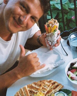 Štěpánka Fingerhutová Instagram - Posledný letný film z poslednej letnej dovolenky. 🥙🇬🇷#mjuii #portra400