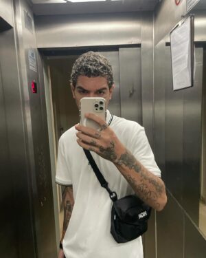 Stephan Peixoto Instagram - Y’all don’t know my struggle
Y’all can’t match my hustle
You can’t catch my hustle
You can’t fathom my love, dude
Lock yourself in a room
Doing five beats a day for three summers
That’s A Different World like Cree Summer’s
I deserve to do these numbers
📸 @naormoraes