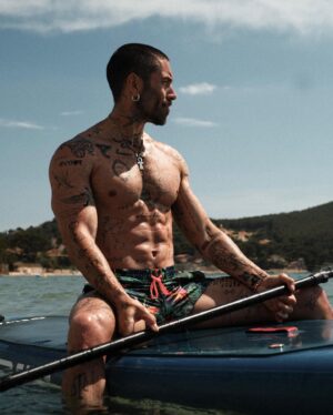 Stéphane Rodrigues Instagram - Le paddle ça se pratique debout mais en photo, assis, ça rend bien! 😆 ☀️