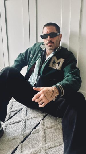 Stéphane Rodrigues Instagram - Do it the green way ✌🏻🟢
—- outfit inspiration 
•
#outfit #inspiration