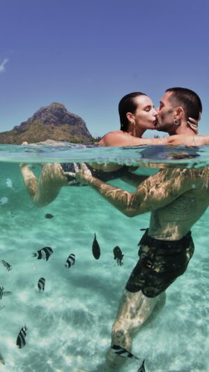 Stéphane Rodrigues Instagram - De si beaux souvenirs de notre voyage en famille à l’île Maurice, nous avions fait une excursion avec @vitamin_sea_mauritius  Elon à pu voir des dauphins et une baleine avec son bébé, c’était juste magique 🐠