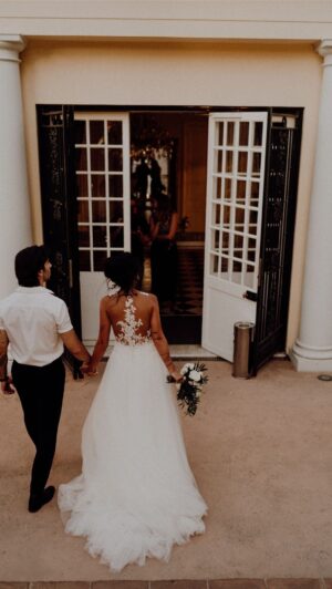 Stéphane Rodrigues Instagram - Il y a six ans, nous nous disions oui pour la vie 💍

Notre amour n’a cessé de grandir, se renforçant à chaque instant passé ensemble. Chaque sourire, chaque regard échangé ne fait qu’approfondir ce lien unique que nous partageons. Malgré les obstacles, les cadeaux et les épreuves que la vie nous a présenté, notre amour n’a jamais vacillé, au contraire, il s’est épanoui et fortifié. Nous avons grandi et évolué ensemble, notre amour s’est concrétisé lors qu’Elon est venu rajouter une tonne d’amour dans notre couple déjà si comblé. 

Nous ne pouvons qu’être fiers du chemin parcouru ensemble. Continuons à chérir chaque moment et à construire ce merveilleux avenir, main dans la main. 

Joyeux anniversaire de mariage 🤍