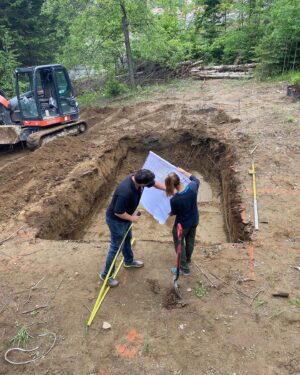 Stéphane Rousseau Instagram - Merci à @rocvale_inc & @unilock & @artis_paysage de nous avoir guidé dans ce méga projet.  Vous êtes des gens passionnés, talentueux qui avez réussi à donner vie à nos idées... qui disons-le, étaient un peu folles ! #Rocvale #unilock #BeaconHill #Sienastone #MurCara #umbriano #Rocvale #Unilock #Inspirerlart #Créateurdart #petanque