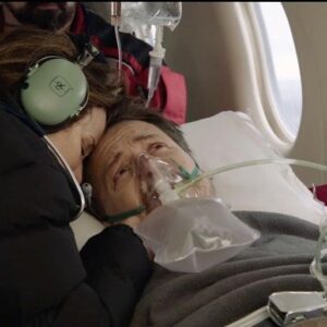 Stéphane Rousseau Instagram - Santé à tous mes amis qui m’ont accueilli dans leur projet! 
Ce fut une année professionnelle bien remplie! Merci pour votre générosité, pour votre confiance et votre folie! 
Merci à vous, cher public, pour vos encouragements répétés et soutenus depuis déjà très longtemps!  Et un merci tout spécial à @mariealabbe qui m’a écrit deux fabuleux personnages que j’adore interpréter! 😘 🎬
Bonne et heureuse année 2024! 🍾