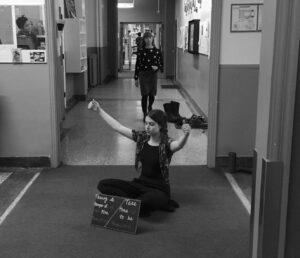 Stéphanie Arav-Clocchiatti Instagram - On a gradué. On est content-es. J’envisage avec enthousiasme, plaisir et détermination ce désormais possible retour sur les petits et grands écrans et ce début sur les planches en tant que professionnelle. Pour fêter ça, j’ai envie de faire un Q/A en story dont le thème sera l’école de théâtre. J’en avais fait un à la fin de la saison 5 de Jérémie et j’avais trouvé ça lefun, donc je récidive pour cette fin d’école. Restez aux aguets de mes storys, je devrais faire ça dans les prochains jours 💐