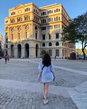 Stéphanie Arav-Clocchiatti Instagram - « Cuba is not a place to understand but a place to enjoy » 🇨🇺
- Paloma, qui nous a fait visiter sa ville