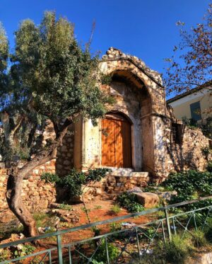 Stéphanie Arav-Clocchiatti Instagram - 🇬🇷une semaine en Grèce pour transitionner de 2023 à 2024
Tous les locaux nous prenaient pour des grecques. J’ai vu les traits de ma mère, ma soeur et moi sur tous les visages. J’ai retrouvé ma grand-mère dans chaque éclat de voix. Je m’y suis sentie comme chez moi. Καλή χρονιά bonne année tout le monde ✨