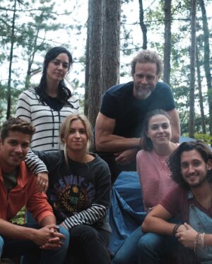 Stéphanie Arav-Clocchiatti Instagram - J'ai passé de belles années d'adolescence scotchée à Vrak TV à écouter Dans une galaxie, Radio Enfer, Une grenade avec ça, Il était une fois dans le trouble…Puis, à 19 ans, j'ai eu droit à cinq ans de rêve à jouer pour la chaîne. Le bonheur que c’était de se retrouver chaque été dans les Laurentides entre ami-es pour tourner Jérémie, je ne l’oublierai jamais et j’en serai pour toujours reconnaissante...bye bye le méchant canal, tu ne seras pas oublié 🥲
#tournageennature 🌿