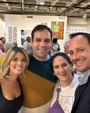 Stephanie Cardone Instagram - Sobre La Línea Del Dibujo en #LaCaja @cculturalchacao con una obra de @marsanarte con la curaduría de @reymond.romero en @cculturalchacao 🧡