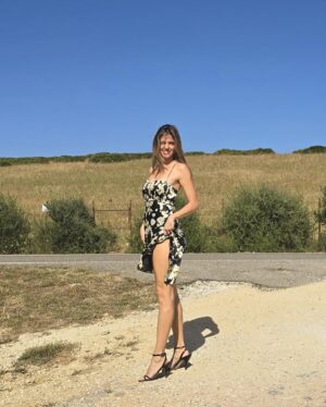 Stephanie Cayo Instagram - 🌸🌳🌴🐄 entre los vestidos y las vacas, me gustan más las vacas. Y el fotógrafo casi como la vaca 🤴❤️