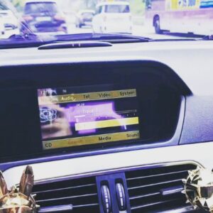 Stephanie Kim Instagram - 생애 첫 전광판 인증샷!! 
10.16 내일 생일을 위해 몇 일간 코엑스에서 한껏 축하해주는 클래시들 🩷 거마워~
인생 네컷도 찌거따 ;) 
진심이야..(에코 ×999)