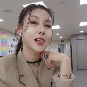 Stephanie Kim Instagram - 2023.11.11 at 6:10pm 
나랑 오늘 불후의명곡 본방사수 할 사람 🖐
김기태 X 스테파니 콜라보 무대 기대해도 죠아앙

Stay tuned for tonight's "Immortal Song"