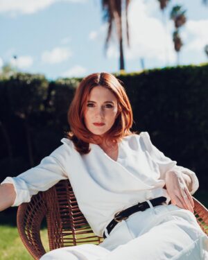 Stephanie Koenig Instagram - Impromptu photo shoot at home with the brilliant @theemmaexperience 

Thank you @sezane for the top