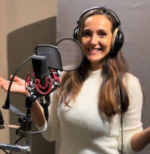 Stephanie Panisello Instagram - I can finally share that “ONE” is indeed the voice of Cloud Retain… I mean Xianyun in Genshin Impact! This beloved character is back and better than ever as a playable character!! I cannot wait for you guys to see and hear all the tea she has to spill and the rich stories she’s sure to share! 

What do you hope to see from her? Any stories you hope she shares? Any inventions or recipes you’d like to see from her? 

Ahhh!!! I’m just so glad I can finally say I’m her! And I will be celebrating her release with a LIVE autograph signing drawn by an incredible artist! More on that soon! For now let’s celebrate the news! 🎉🎉🎉
.
.
.
.

#cloudretainer #xianyun #voiceactress #voiceactor #genshinimpact #genshinfandom #lanternrite #lanternritegenshin #xianyungenshinimpact #cloudretainerhumanform #playablecharacter #videogame #videogames #releasedate #itsofficial #ganyumommy #shenhemommy #cloudretaineredit #xianyunfanart #cloudretainerfanart #actress #voice #english #genshinfanart #genshinimpactedit #genshinedit