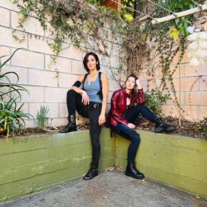 Stephanie Panisello Instagram - When #ClaireRedfield and #JillValentine actresses team up… they #cosplay swap 💪🏼 

Always love hanging out, playing games and signing with @nikileetompkins— thanks for helping me through the finale of #residentevil3, you crushed it! 💪🏼

#residentevil #bts #fanlove #friendship #gaming #fun